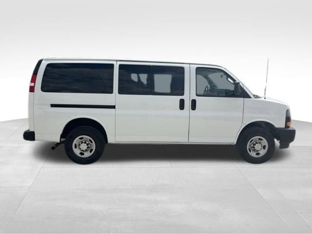 2023 Chevrolet Express Passenger 3500 1LS