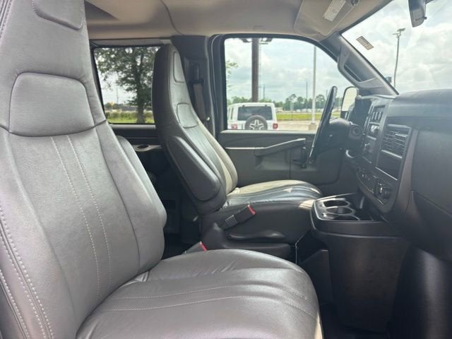 2023 Chevrolet Express Passenger 3500 1LS