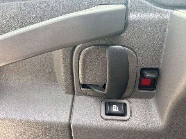 2023 Chevrolet Express Passenger 3500 1LS