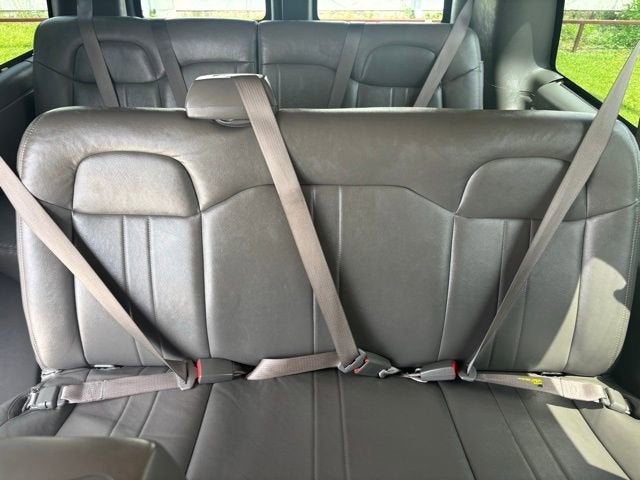 2023 Chevrolet Express Passenger 3500 1LS