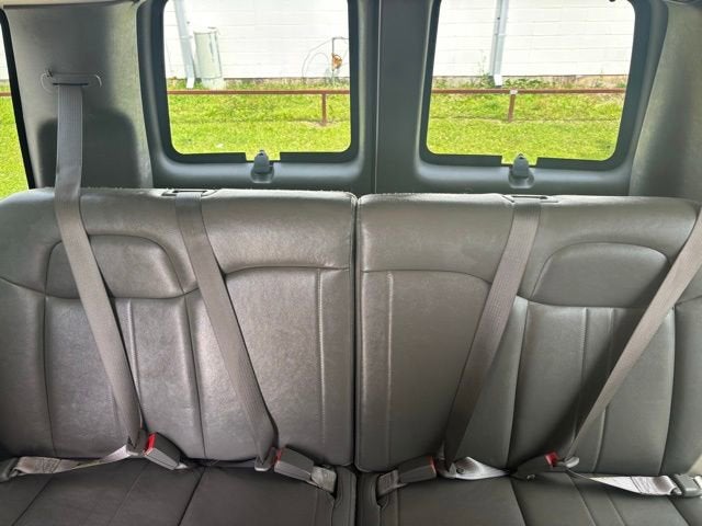 2023 Chevrolet Express Passenger 3500 1LS