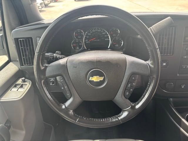 2023 Chevrolet Express Passenger 3500 1LS