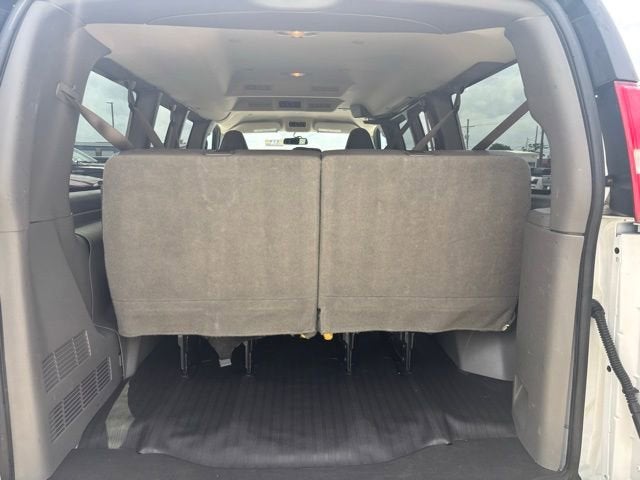 2023 Chevrolet Express Passenger 3500 1LS