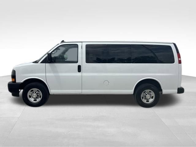 2023 Chevrolet Express Passenger 3500 1LS