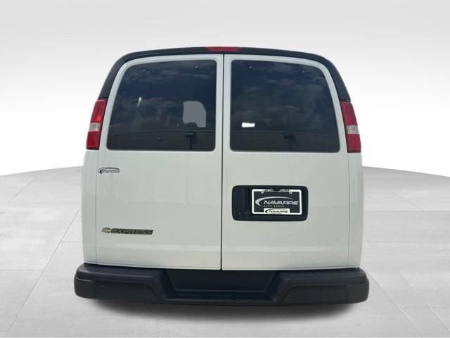 2023 Chevrolet Express Passenger 3500 1LS