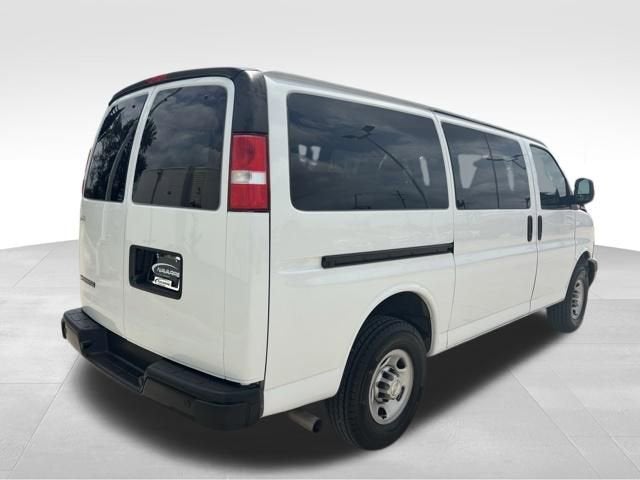 2023 Chevrolet Express Passenger 3500 1LS