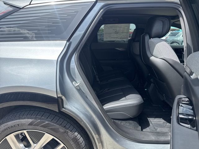 2025 Cadillac OPTIQ Luxury 1