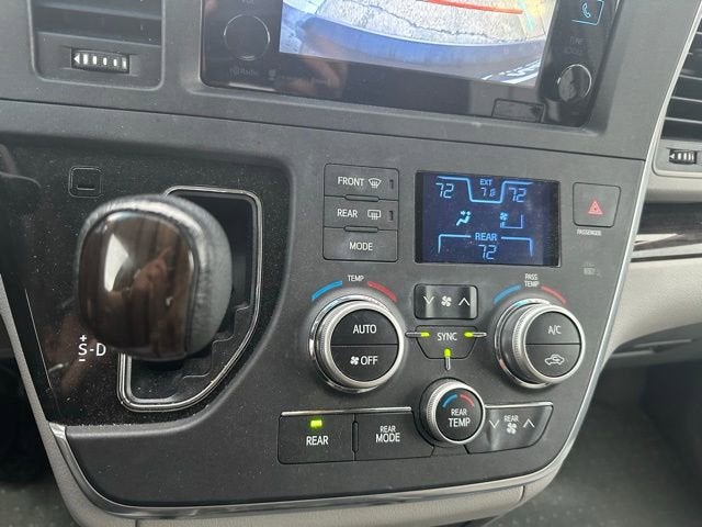 2016 Toyota Sienna XLE 8 Passenger