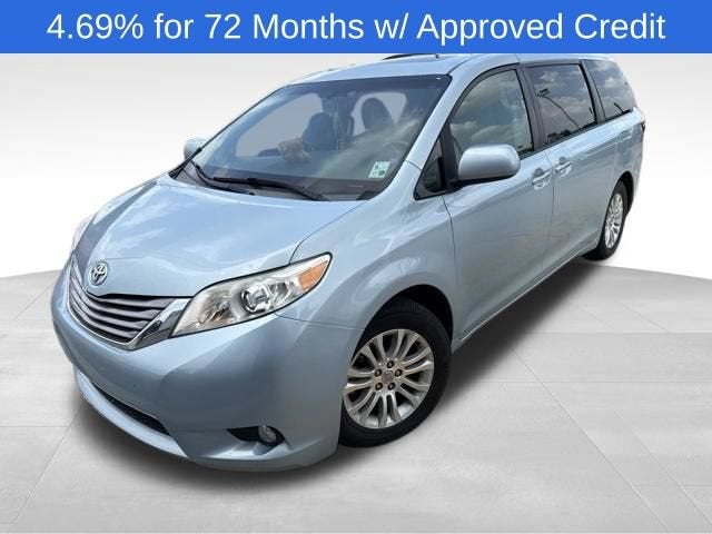 2017 Toyota Sienna XLE Premium 8 Passenger