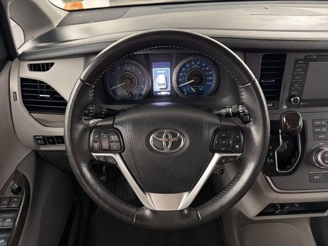 2020 Toyota Sienna XLE Auto Access Seat