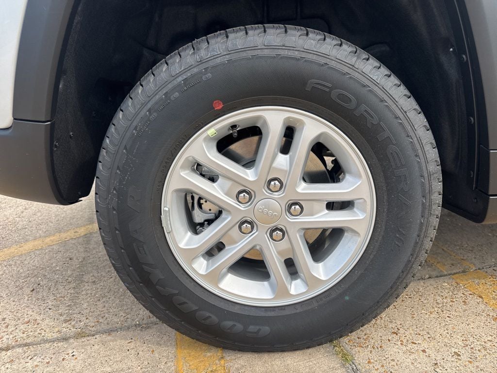 2025 Jeep Grand Cherokee GRAND CHEROKEE LAREDO 4X2