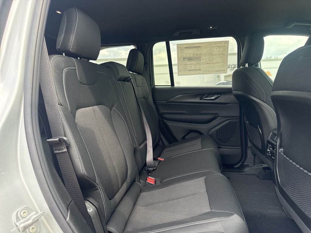 2025 Jeep Grand Cherokee GRAND CHEROKEE LAREDO 4X2