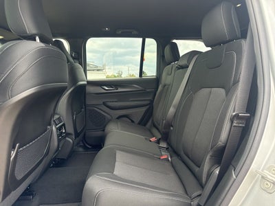 2025 Jeep Grand Cherokee GRAND CHEROKEE LAREDO 4X2