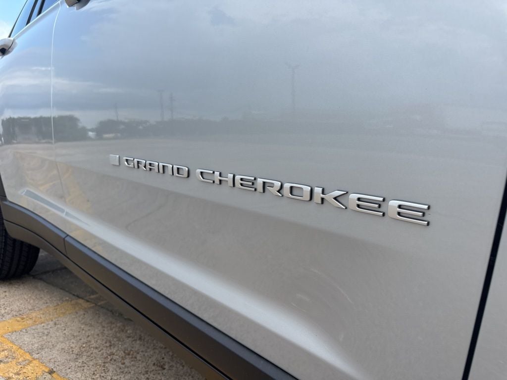 2025 Jeep Grand Cherokee GRAND CHEROKEE LAREDO 4X2