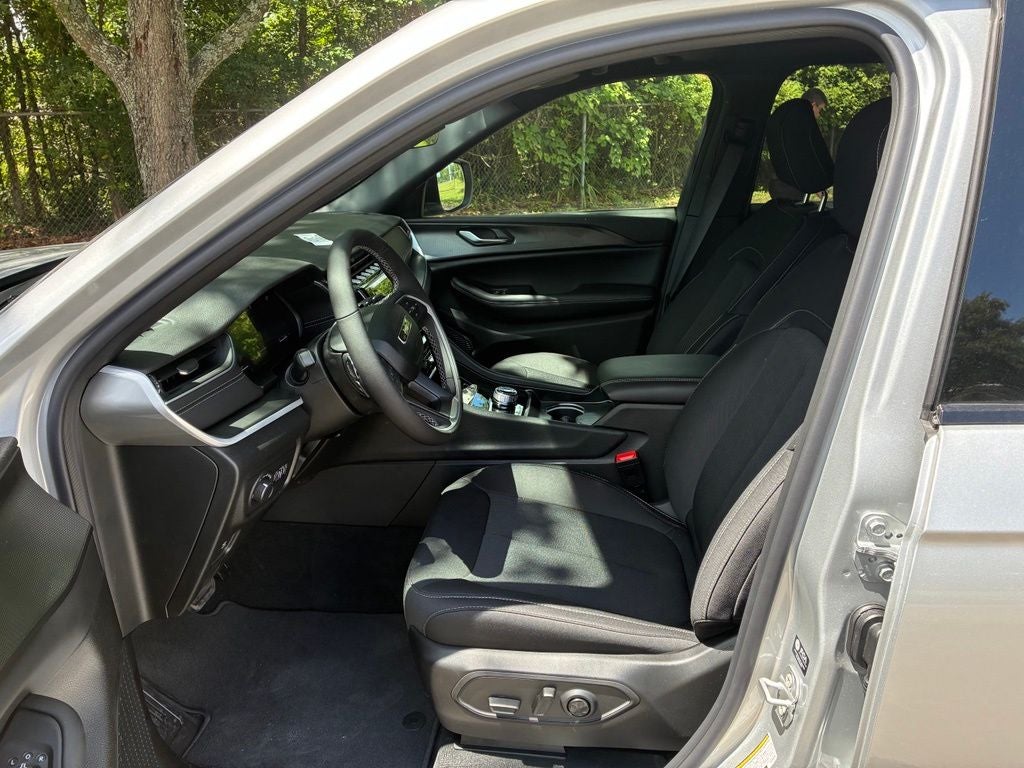 2026 Jeep Grand Cherokee GRAND CHEROKEE LAREDO X 4X2