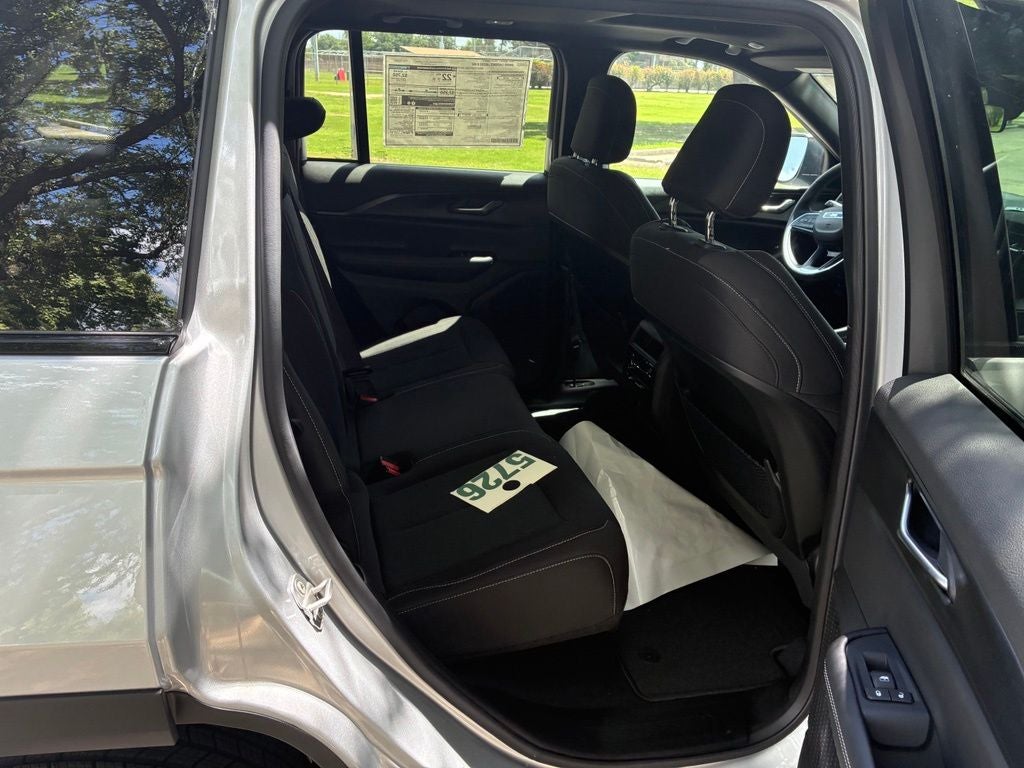 2026 Jeep Grand Cherokee GRAND CHEROKEE LAREDO X 4X2