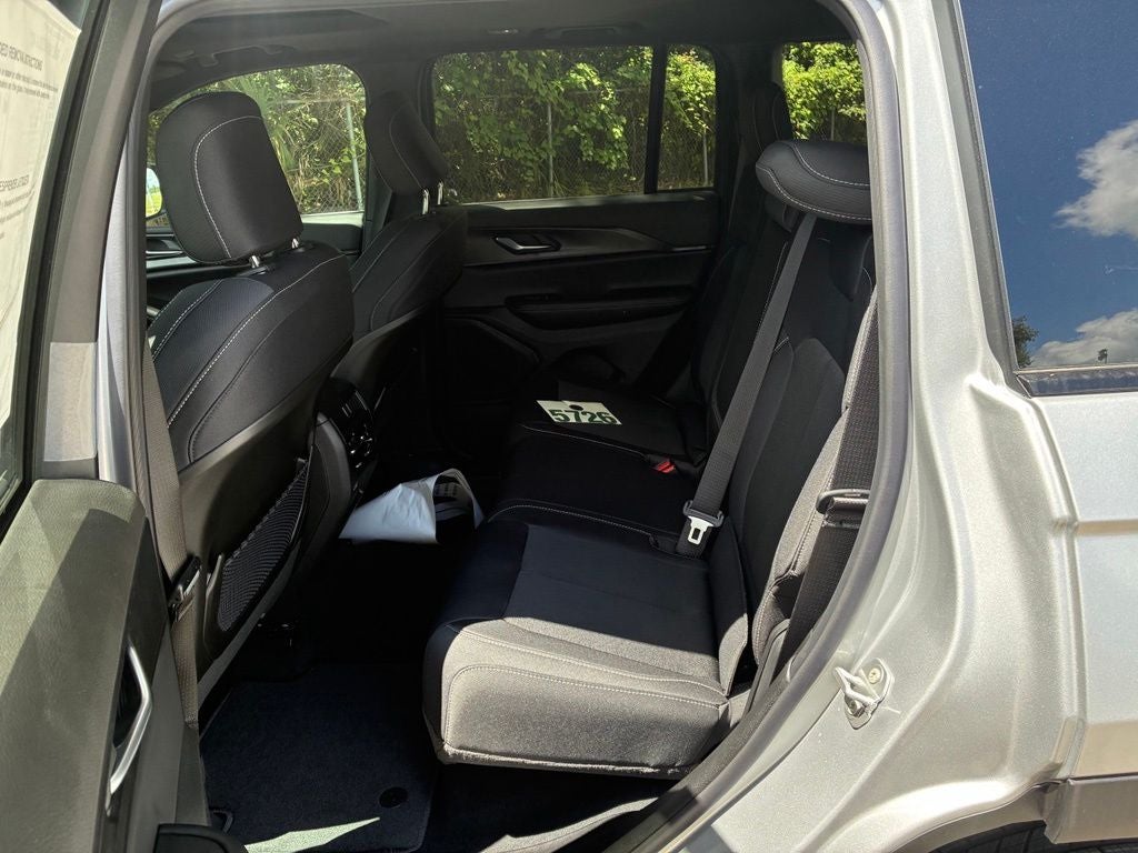 2026 Jeep Grand Cherokee GRAND CHEROKEE LAREDO X 4X2