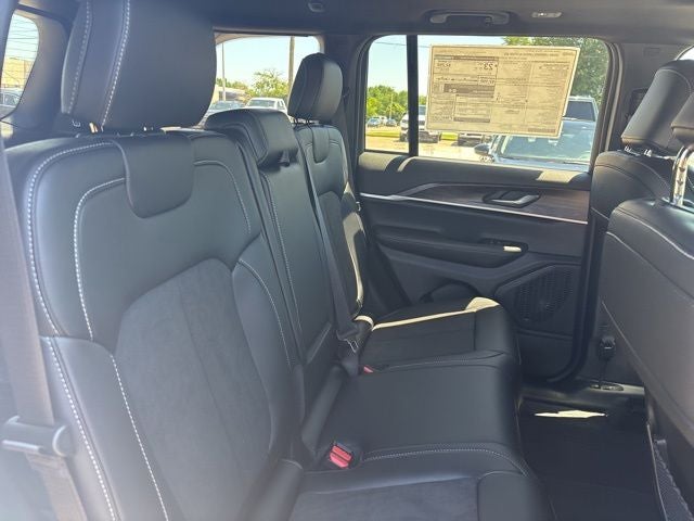 2026 Jeep Grand Cherokee GRAND CHEROKEE LAREDO ALTITUDE 4X2