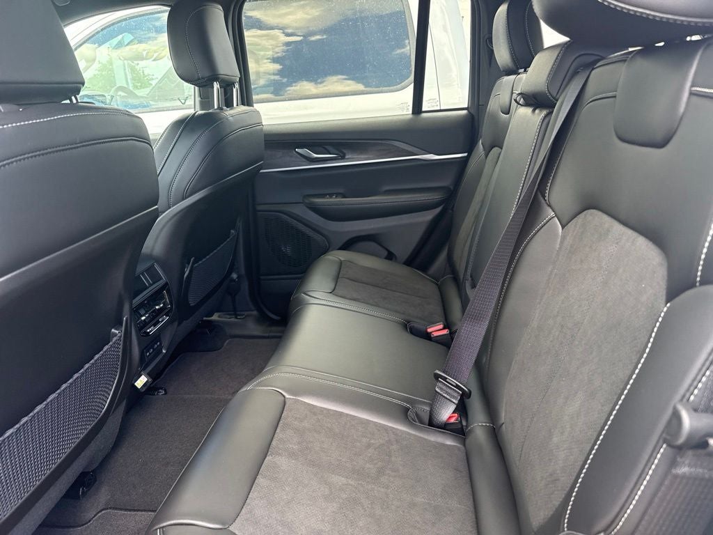 2026 Jeep Grand Cherokee GRAND CHEROKEE LAREDO ALTITUDE 4X2
