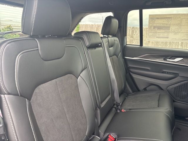 2026 Jeep Grand Cherokee GRAND CHEROKEE LAREDO ALTITUDE 4X2