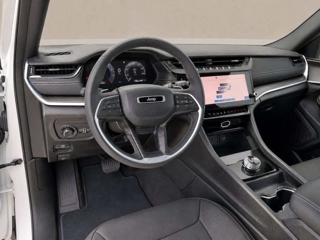 2027 Jeep Grand Cherokee GRAND CHEROKEE LAREDO ALTITUDE 4X2
