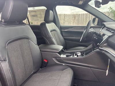 2026 Jeep Grand Cherokee GRAND CHEROKEE LAREDO ALTITUDE 4X2