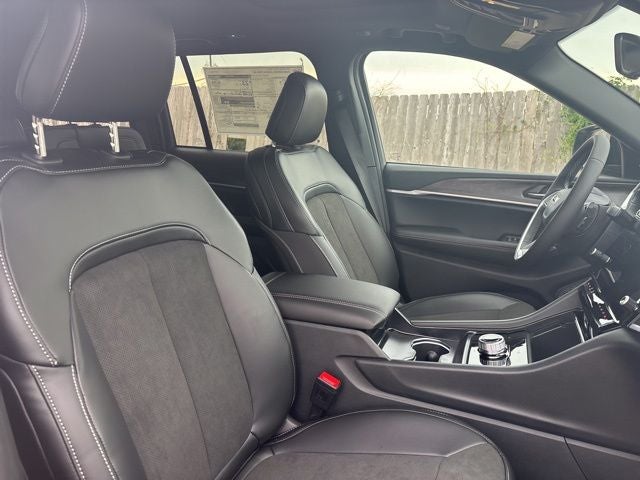 2026 Jeep Grand Cherokee GRAND CHEROKEE LAREDO ALTITUDE 4X2