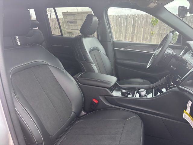 2026 Jeep Grand Cherokee GRAND CHEROKEE LAREDO ALTITUDE 4X2