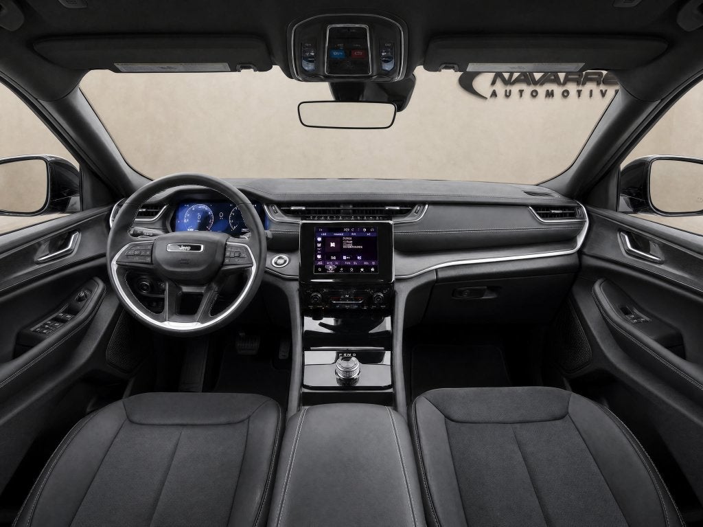2027 Jeep Grand Cherokee GRAND CHEROKEE L LAREDO ALTITUDE 4X2