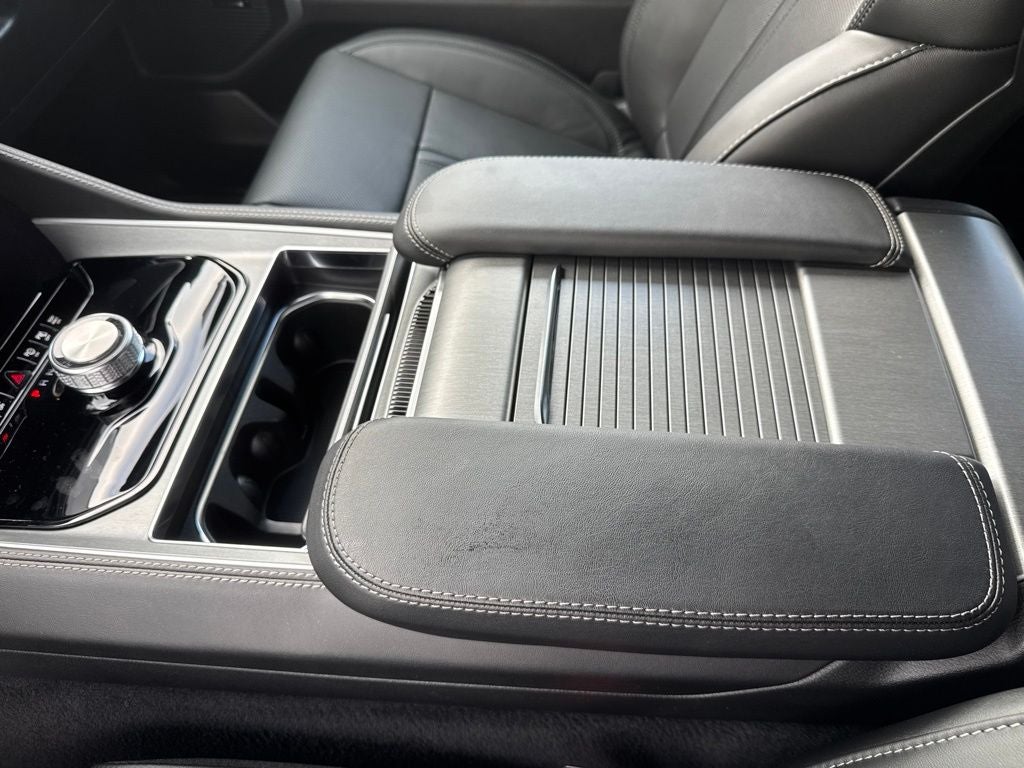 2026 Jeep Grand Wagoneer 4x2