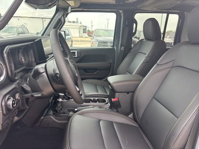 2026 Jeep Gladiator GLADIATOR SAHARA 4X4