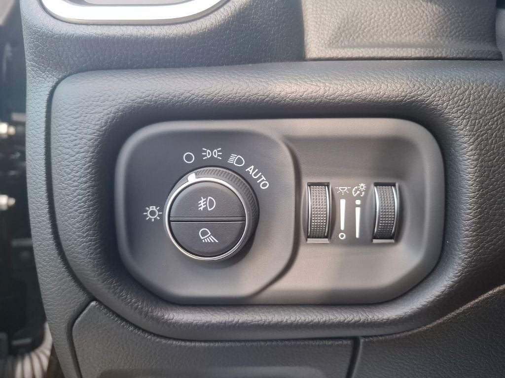 2026 RAM 1500 Big Horn Crew Cab 4x4 5'7' Box