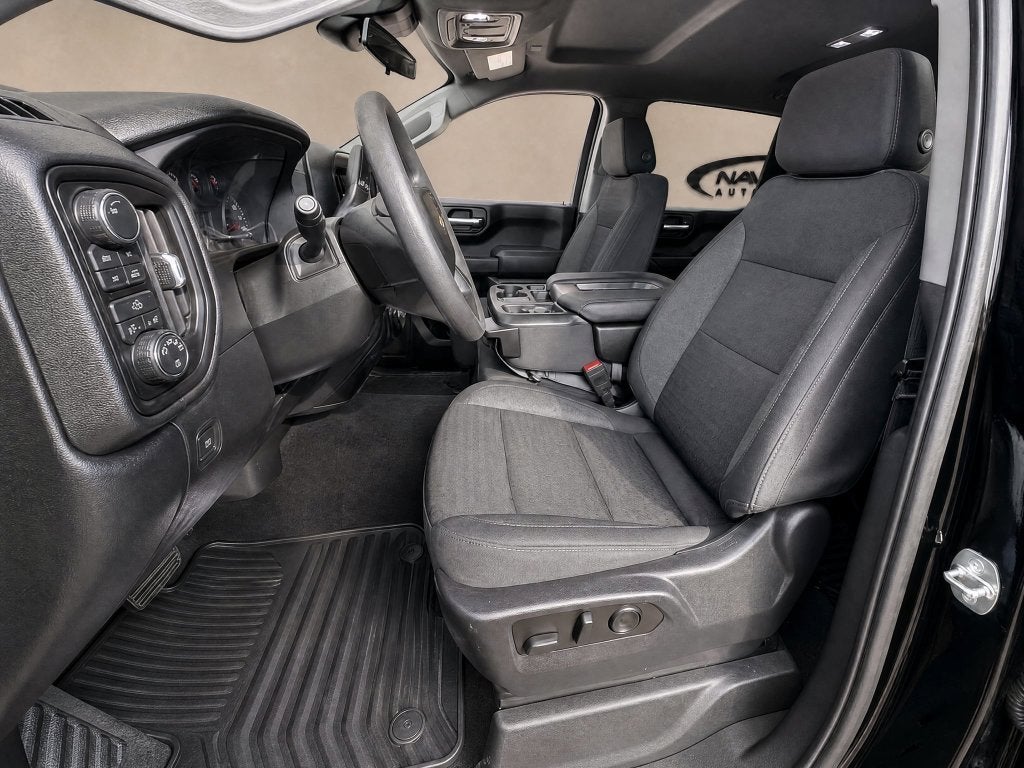 2023 Chevrolet Silverado 1500 4WD Crew Cab Short Bed Custom