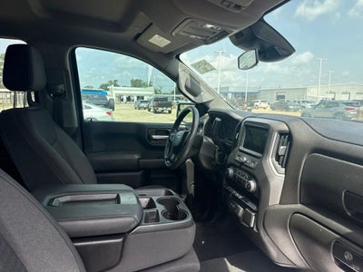 2022 Chevrolet Silverado 1500 4WD Double Cab Standard Bed Custom