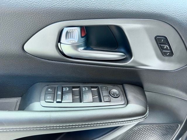 2027 Chrysler Pacifica PACIFICA SELECT