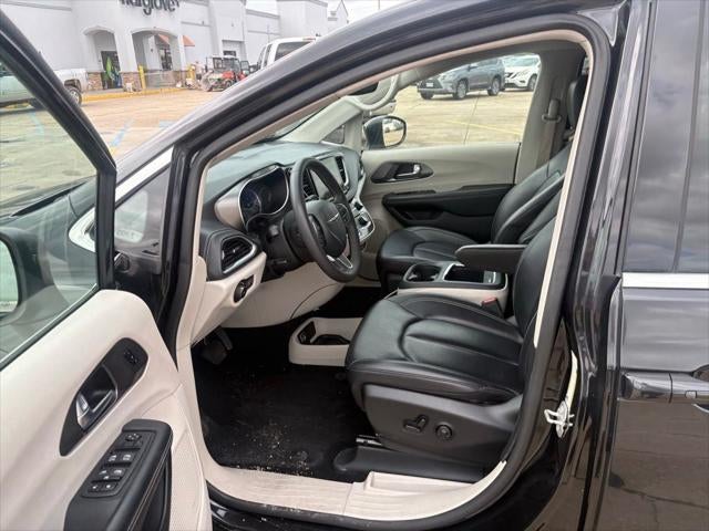2023 Chrysler Pacifica Hybrid Touring L