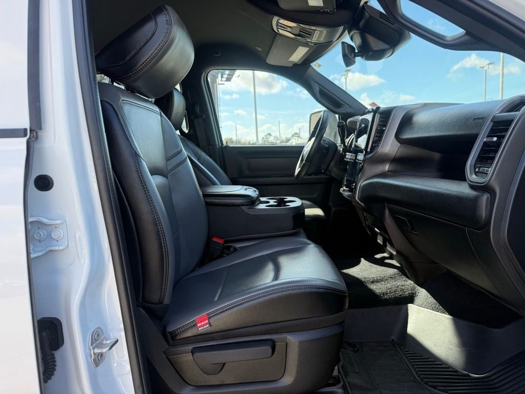 2025 RAM 3500 Tradesman Crew Cab 4x4 8' Box