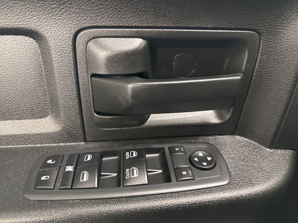 2020 RAM 1500 Classic Tradesman Crew Cab 4x2 5'7' Box