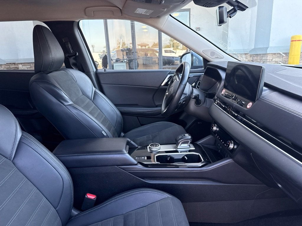 2025 Mitsubishi Outlander SE