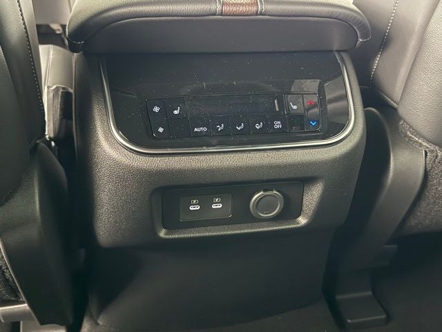 2025 Nissan Armada Platinum