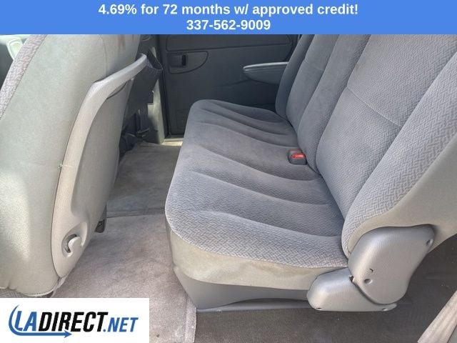 2005 Chrysler Town & Country Base