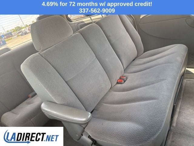 2005 Chrysler Town & Country Base