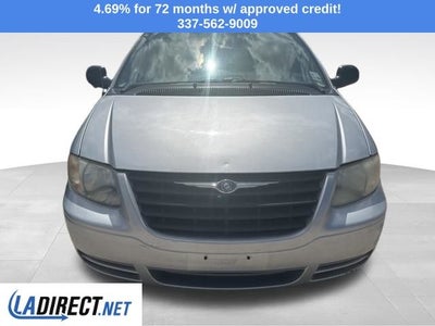 2005 Chrysler Town & Country Base