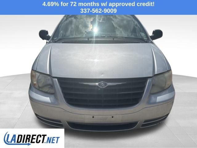 2005 Chrysler Town & Country Base