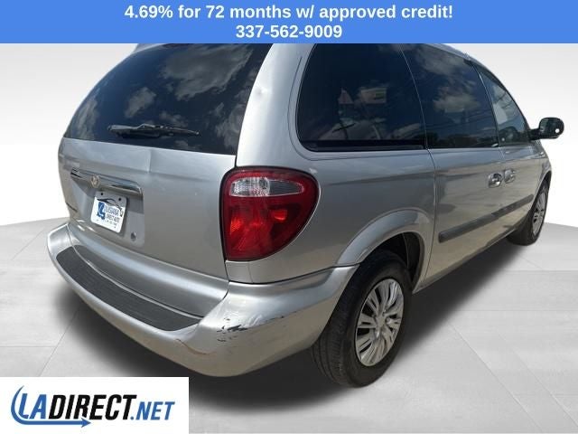2005 Chrysler Town & Country Base