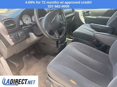 2005 Chrysler Town & Country Base