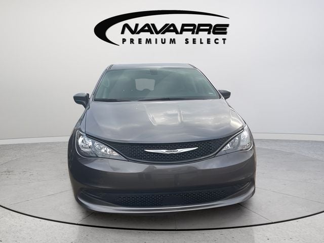2022 Chrysler Voyager LX's photo