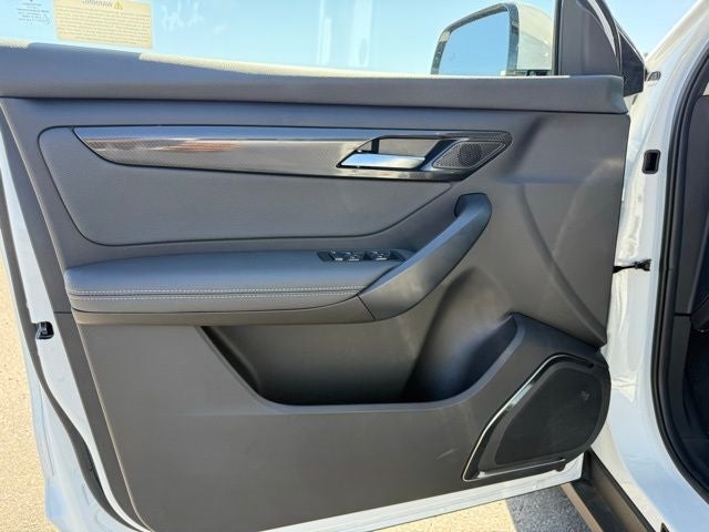 2025 VinFast VF 8 Eco