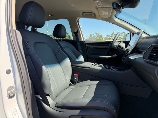 2025 VinFast VF 8 Eco