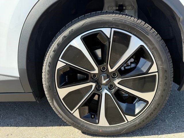 2025 VinFast VF 8 Eco